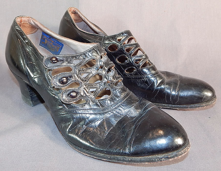 Edwardian Martha Washington Mayer Black Leather Lattice Button Strap Shoes
This pair of vintage Edwardian era Martha Washington Mayer black leather lattice button strap shoes dates from 1915. They are made of a supple black leather.