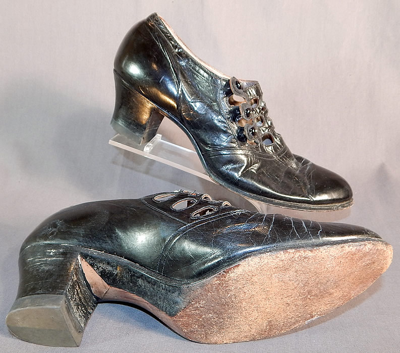 Edwardian Martha Washington Mayer Black Leather Lattice Button Strap Shoes
The shoes measure 10 inches long, 3 inches wide and have 1 1/2 inch high heels. They are in good condition and have been gently worn, with only some slight creases on the leather. These are truly beautiful quality made antique shoes! 
