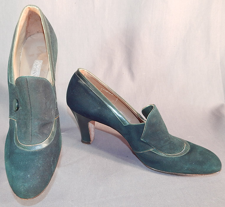 Vintage Art Deco Dark Green Suede Leather Button Trim Unworn Shoes
They are made of a two tone dark green suede and green leather trim edging. 