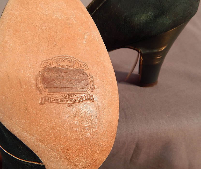Vintage Art Deco Dark Green Suede Leather Button Trim Unworn Shoes
They are unworn and are in good condition, with only some slight discoloration from storage and lifting leather on the inside of one high heel. These are truly a wonderful piece of wearable Art Deco shoe art! 