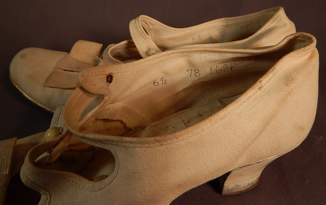 Edwardian Womens White Canvas Double Button Strap Mary Jane Shoes
The shoes measure 10 inches long, 3 inches wide, with a 2 inch high heel and are stamped inside size 6 1/2.