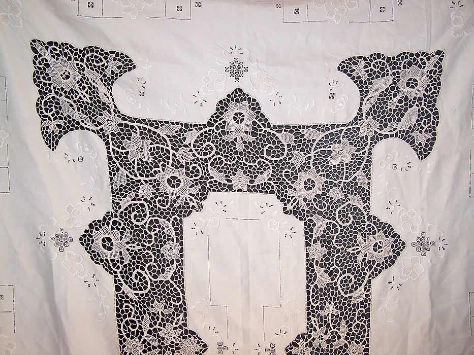 Hand Embroidered Irish Linen Lace Banquet Tablecloth 12 Napkins Close-up View.