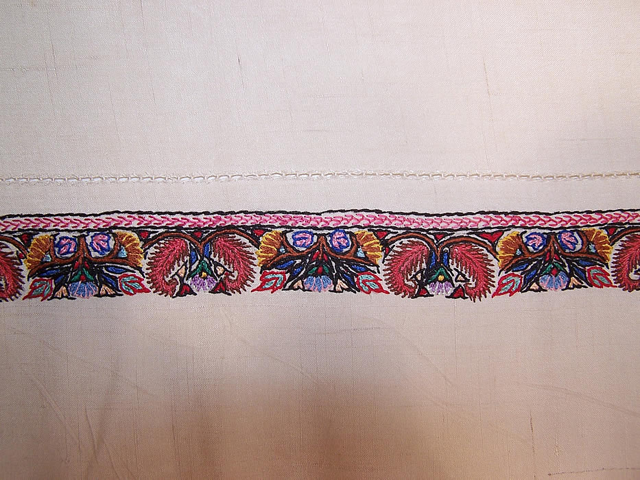 Antique Paisley Silk Hand Embroidered Linen Banquet Tablecloth edge