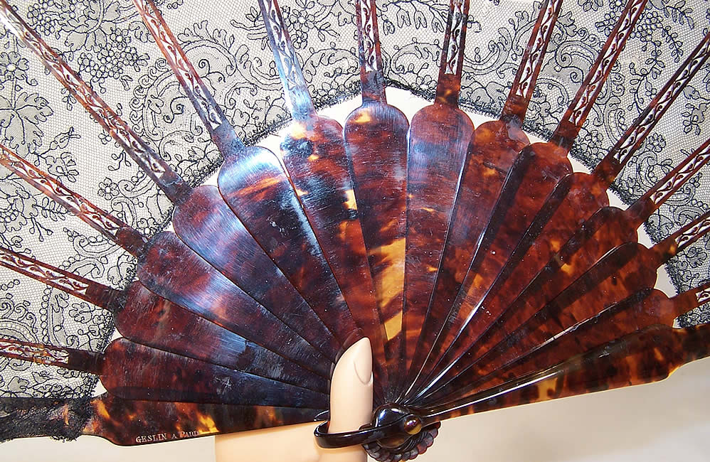 Victorian Antique Geslin A Paris France Black Chantilly Lace French Fan close up.