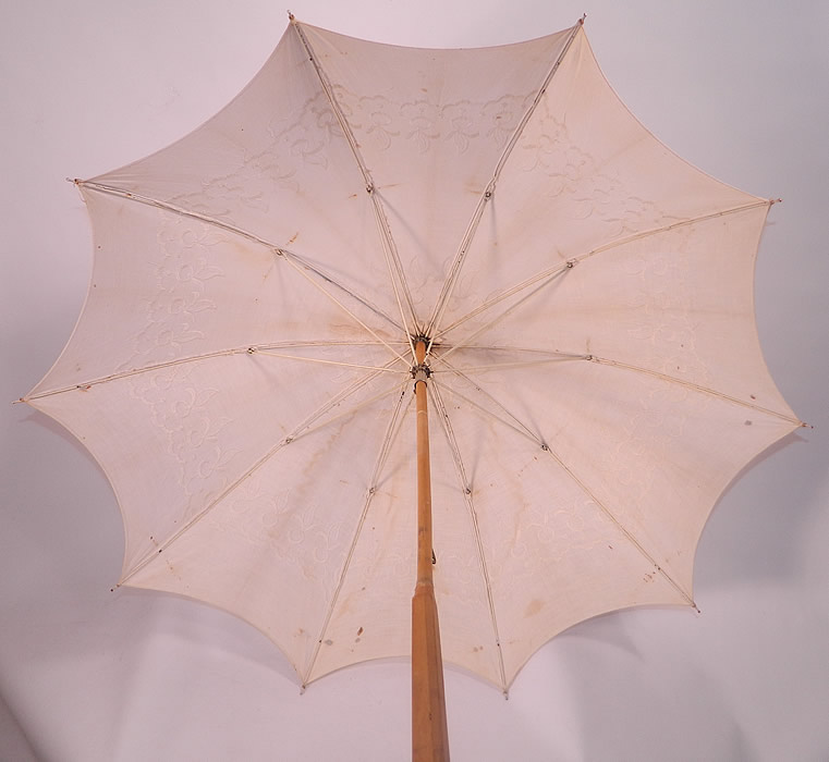 Edwardian Embroidered White Linen Wood Handle Summer Pagoda Parasol. This Edwardian era antique embroidered white linen wood handle summer pagoda parasol dates from 1910.
