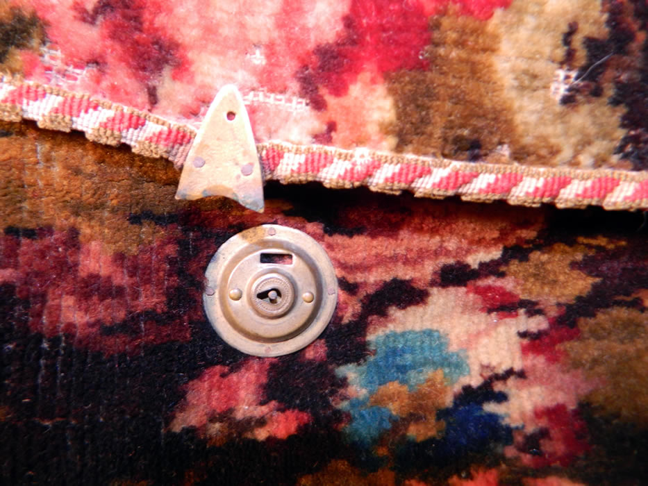 Victorian Antique Civil War Era Document Wool Mohair Carpet Bag Purse. It is lined in linen, with a brass lock clasp closure which is missing the key.