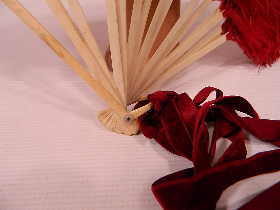 Antique Edwardian Red Ostrich Feather Folding Fan Velvet Ribbon
It is in good condition, with only some slight feather molting. This fabulous folding feather fan is truly a wonderful piece of feather art! 