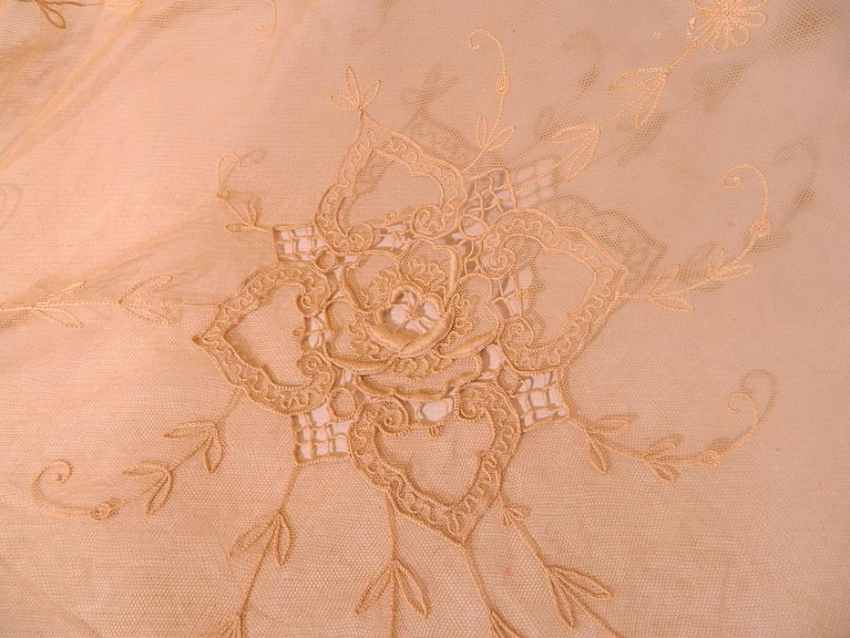 Antique Cream Net Tambour Embroidery Lace Floral Cutwork Bedspread
The bedspread measures 108 inches long, 60 inches wide, with an additional 18 inch drape dust ruffle on each side. 