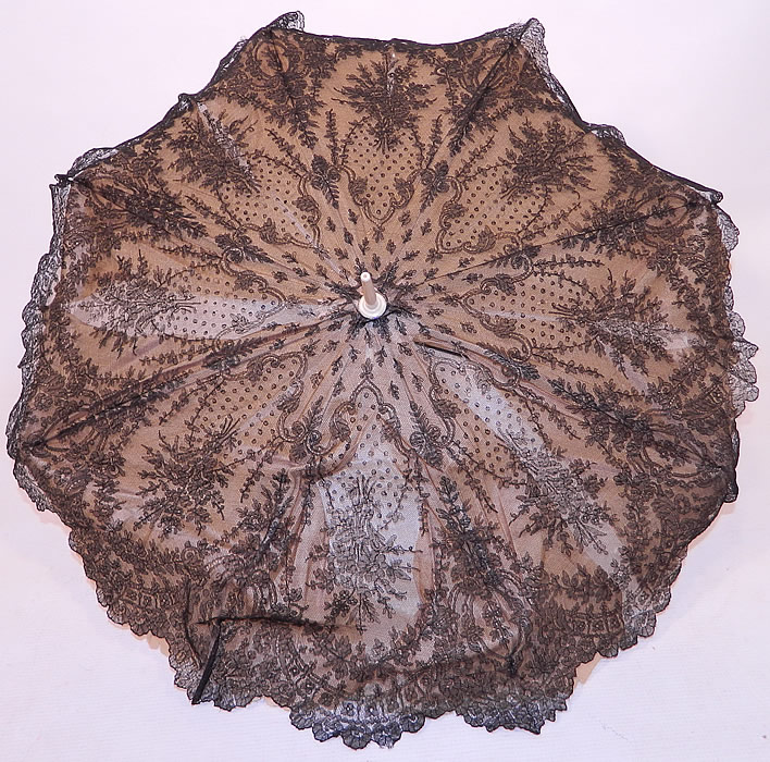 Victorian Civil War Antique Black Chantilly Lace Carved Roses Folding Handle Parasol
This pretty parasol has a decorative carved bone handle with roses and painted white wood folding shaft at the top with sliding brass ring cap. 