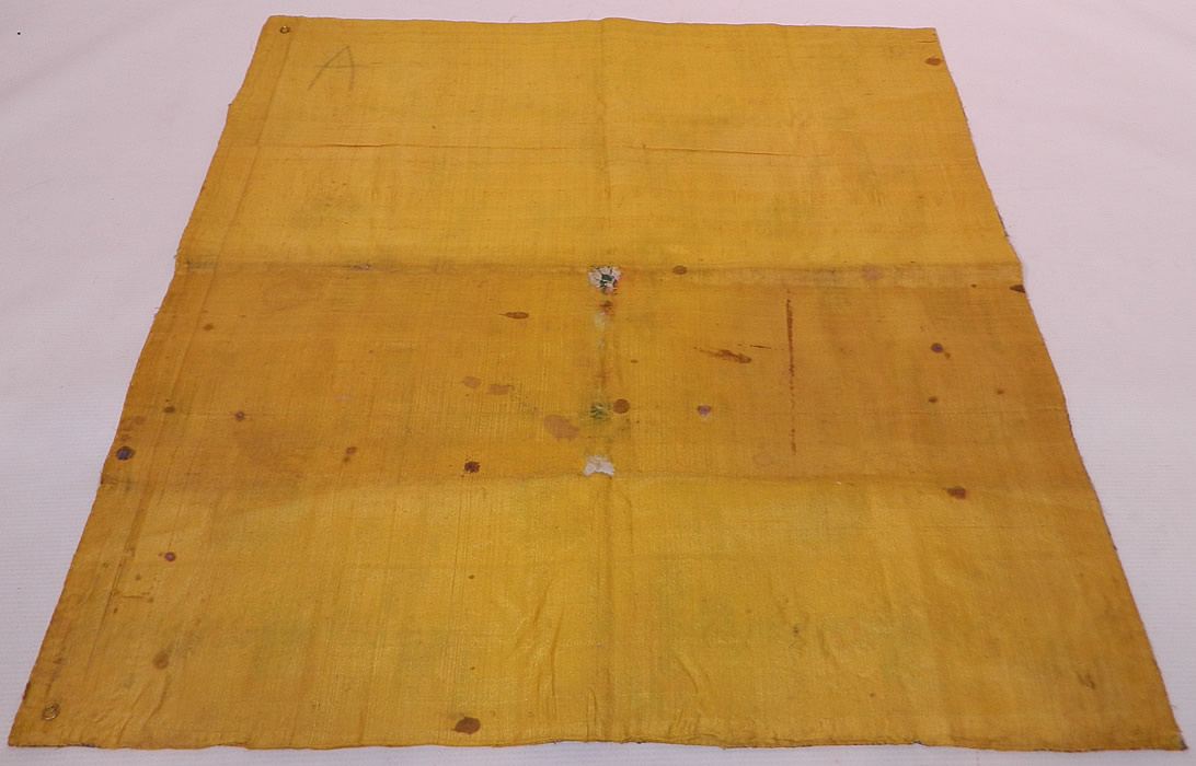 Antique 18th Century French Silk Damask Brocade Dress Fabric Remnant Square
It is in good condition, with only some faint age spot staining discoloration. This is truly an amazing piece of early 18th century textile art! 