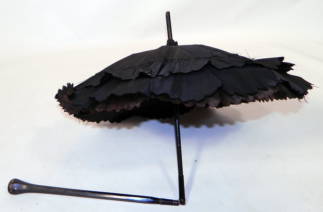 Victorian Civil War Black Silk Folding Handle Marquis Mourning Parasol
This antique Victorian Civil War era black silk folding handle marquis mourning parasol dates from the 1860s.