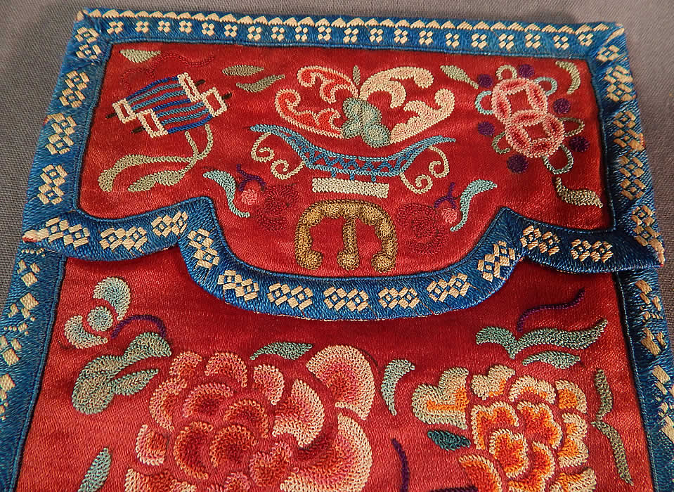 Antique Chinese Cinnabar Silk Forbidden Stitch Embroidery Pouch Purse Small Bag
This pretty pouch purse bag has a small envelope style, with flap covers and a front flap opening. 