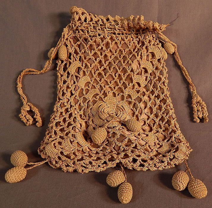 Edwardian Ecru Crochet Lace Ball Tassel Fringe Drawstring Pouch Purse Bag
It is in good condition, with no stains. This is truly a wonderful piece of antique textile lace art!