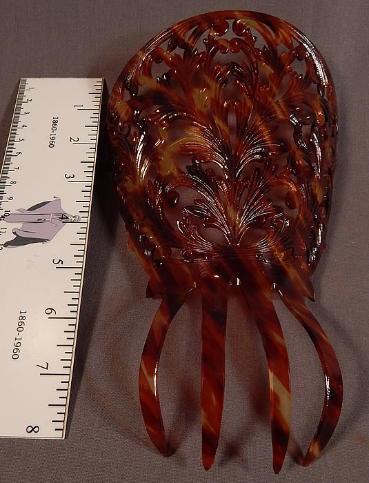 Vintage Large Celluloid Faux Tortoiseshell Spanish Flamenco Mantilla Peineta Hair Comb
This lovely large pretty peineta style hair comb ornament would have been worn under a mantilla lace covering and been worn for special occasions such as weddings, bullfights, Holy Week and flamenco dance.