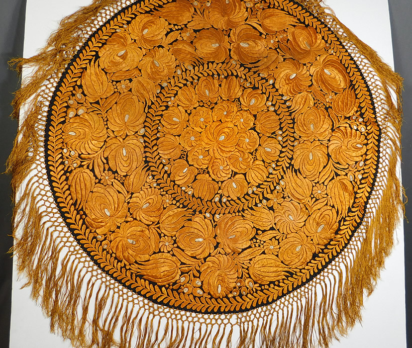 Antique Matyo Hungarian Folk Embroidery Yellow Floral Fringe Round Tablecloth
There is a floral garland laurel leaf wreath ring design densely embroidered onto the fabric in a circular pattern and hand knotted macrame yellow silk fringe trim edging.